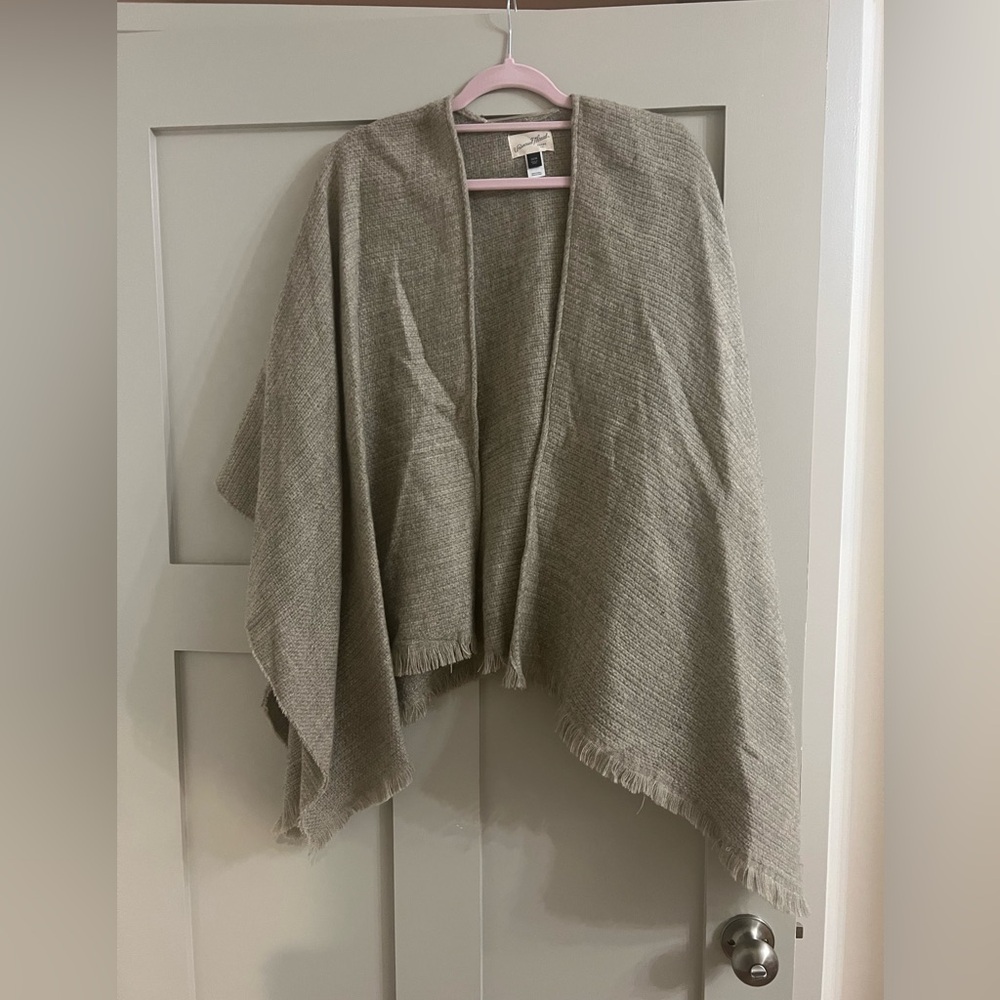 NWOT Universal Threads Tan Ruana One Size